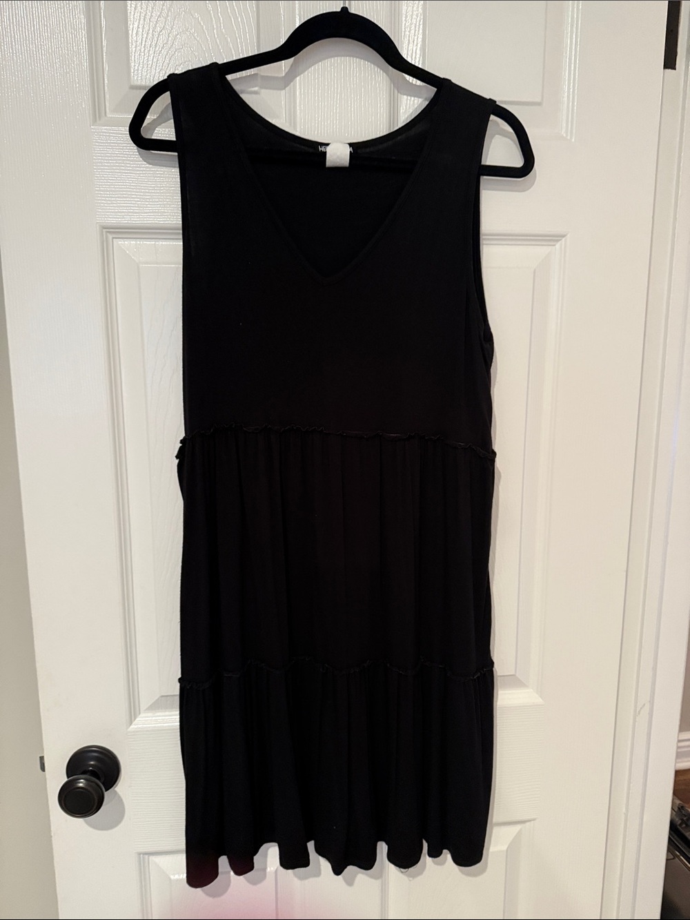 HEIMISH USA Black Sleeveless V-Neck Tiered Midi Dress